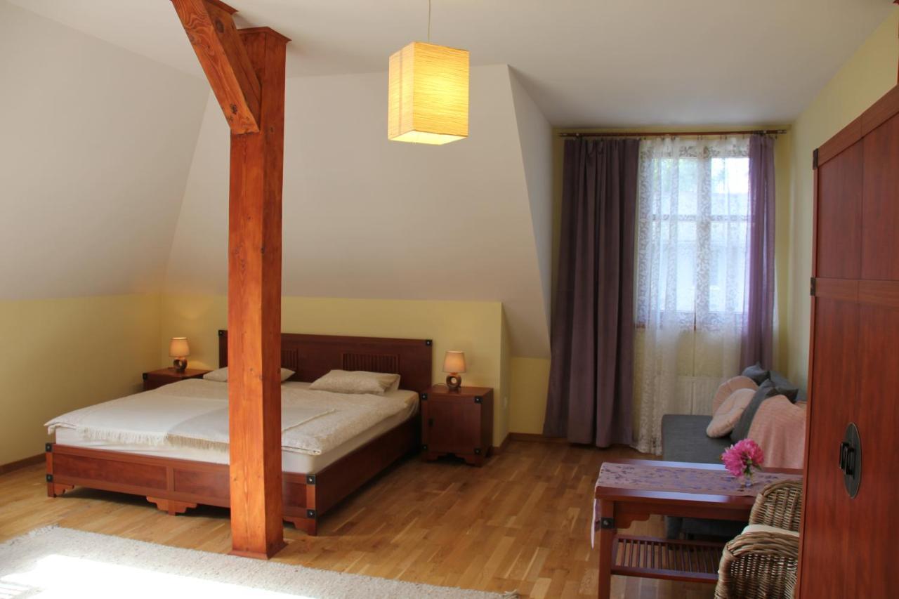 Dworek Azalia Ilowa Exteriér fotografie
